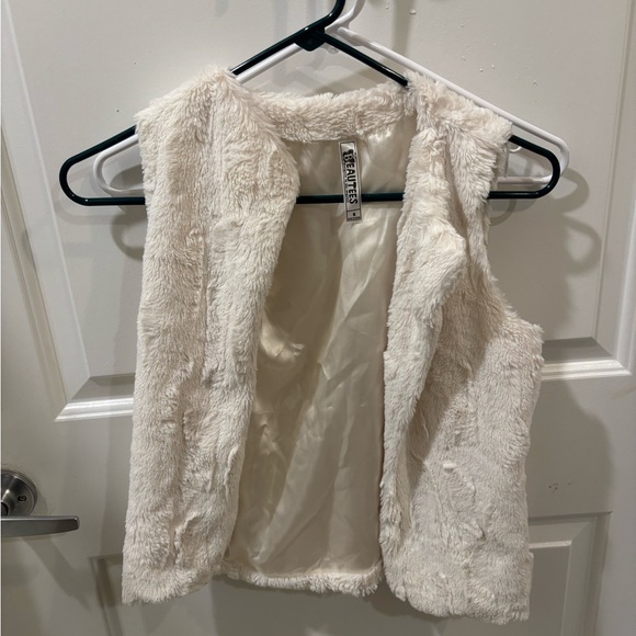 Blu Pepper Other - Beautees Ivory Faux Fur Vest- Girls